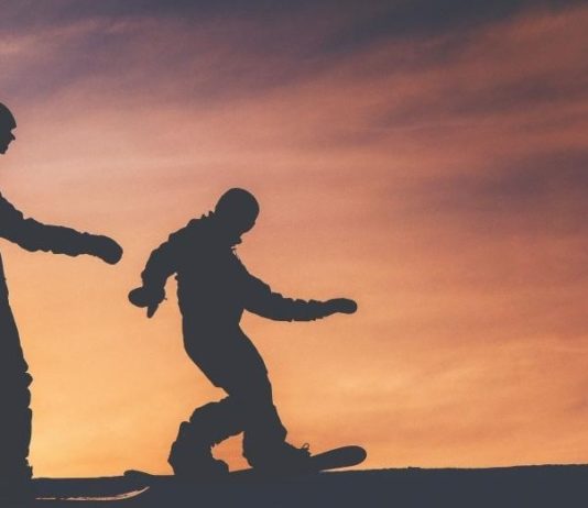 Скачки с небес: прыжки с парашютом и базовый прыжок с высоты